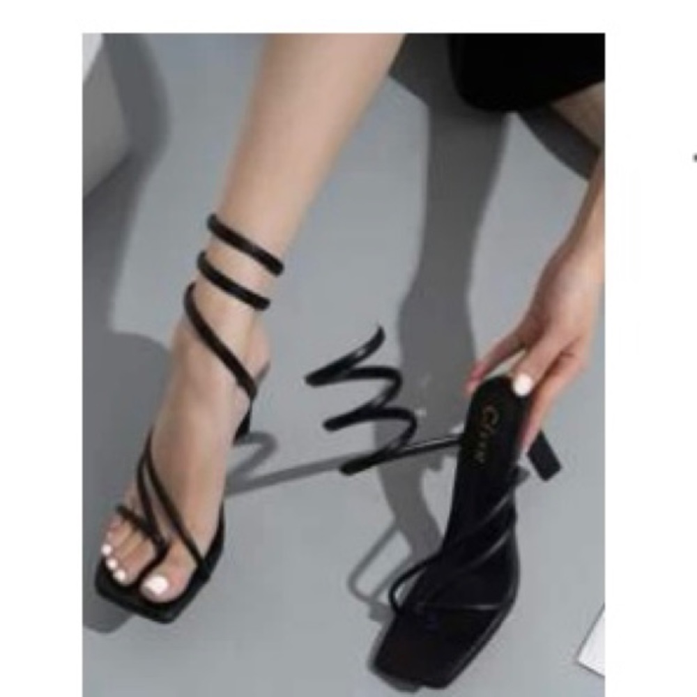 $15 BLACK HEELS